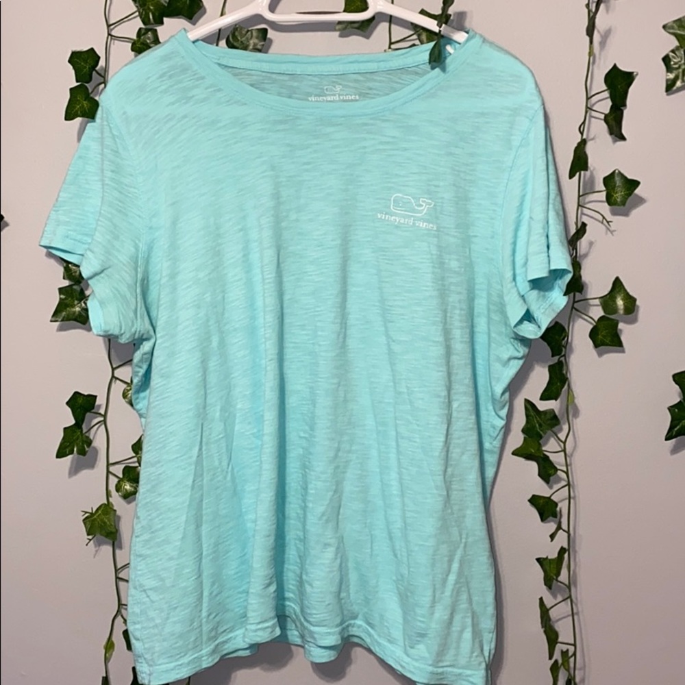 SALE‼️Vineyard Vines Tee